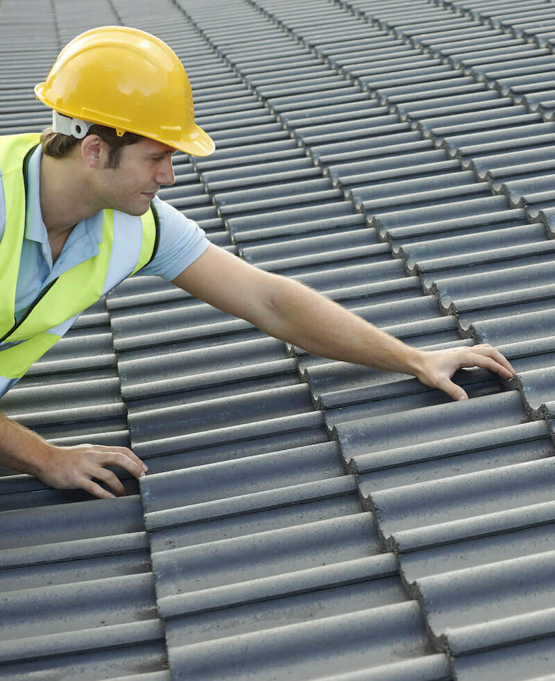 Tagdækker kontroller tag lagt i Aalborg