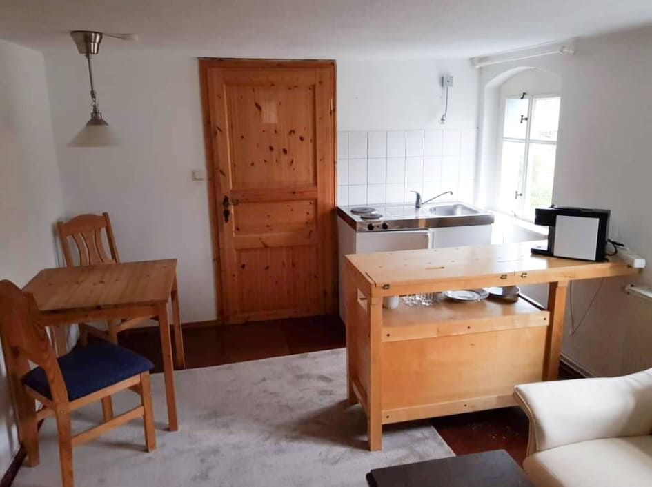 Apartment mit kleiner Küchenecke