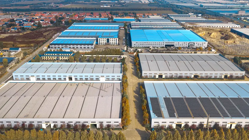 Expandable container house before and after expansion