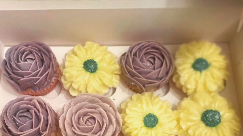 Bridgette's real flower cupcakes