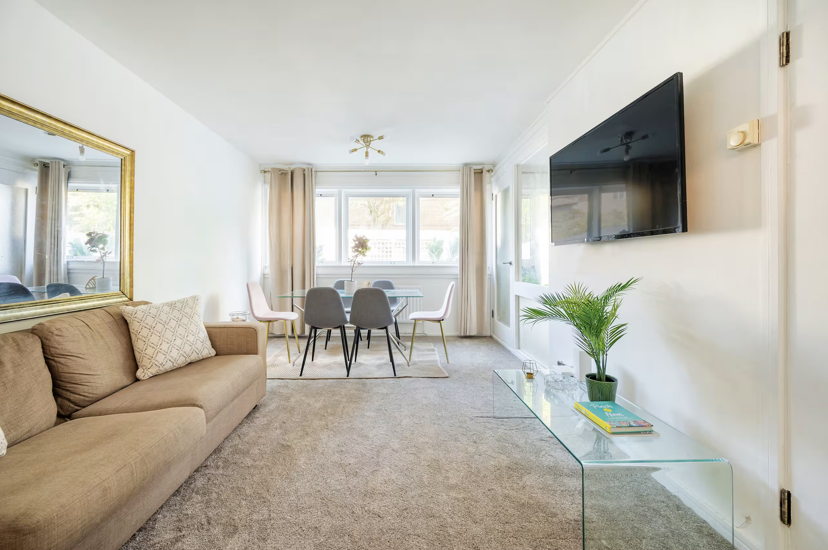 5 Kincardine Gardens living room