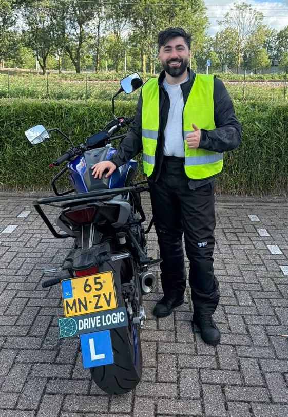 Drive Logic instructeur naast lesmotor