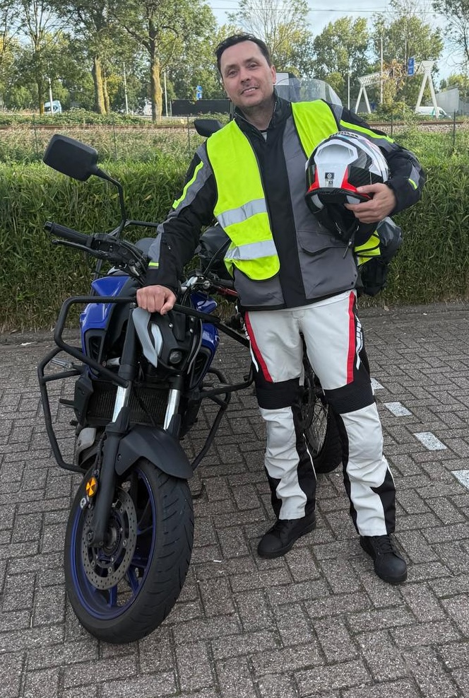 Drive Logic leerling in motoruitrusting naast lesmotor