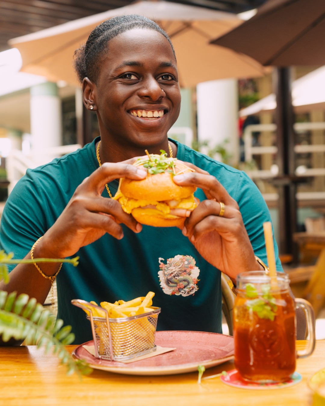 Man enjoying a burger at De Dames
