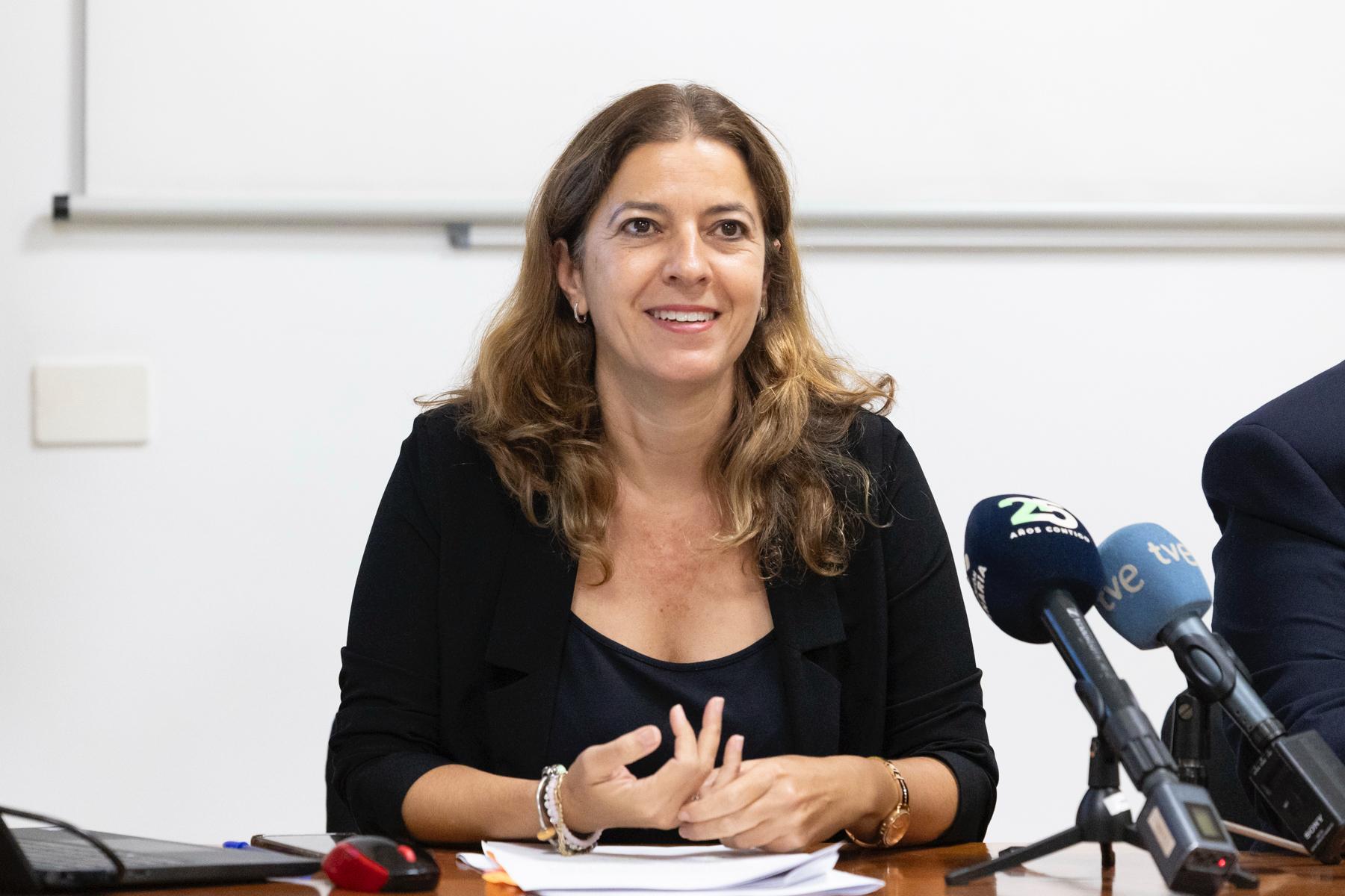 Isabel León