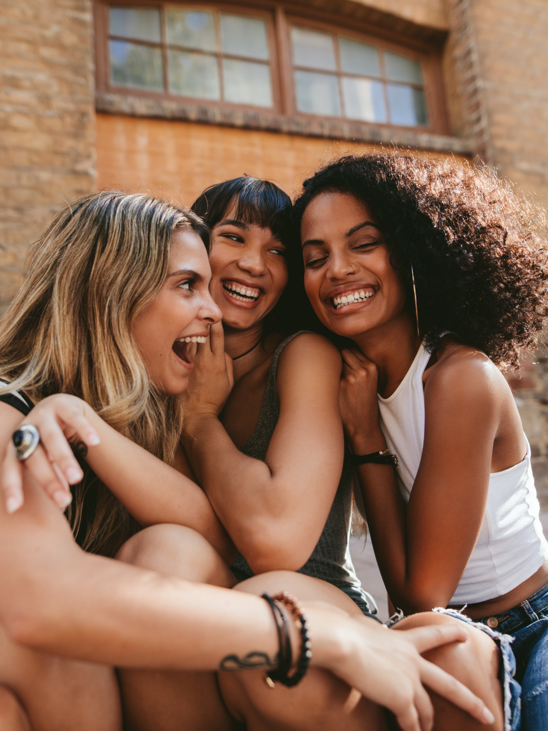 Gruppo di amiche che ridono