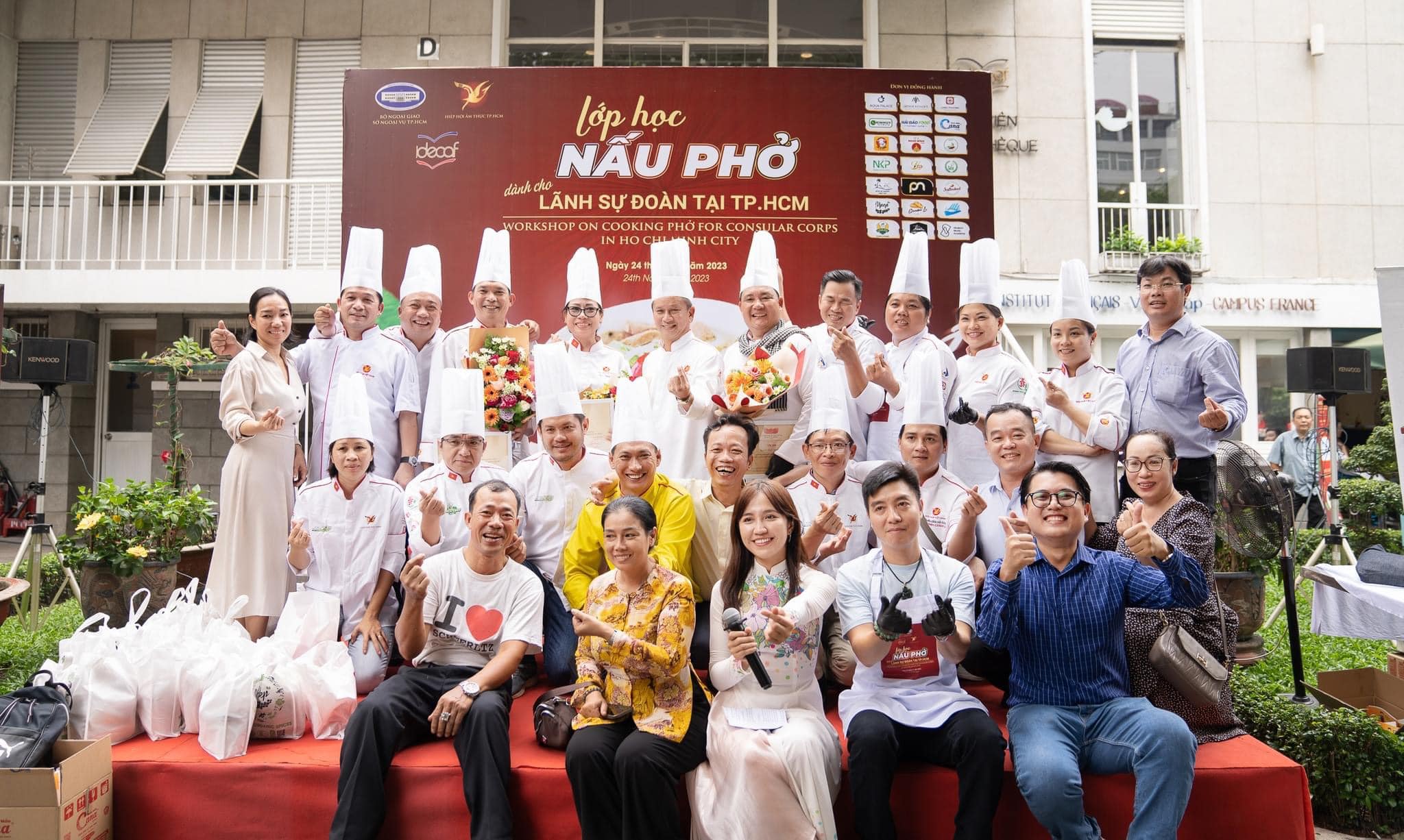 Lãnh sự đoàn tham dự