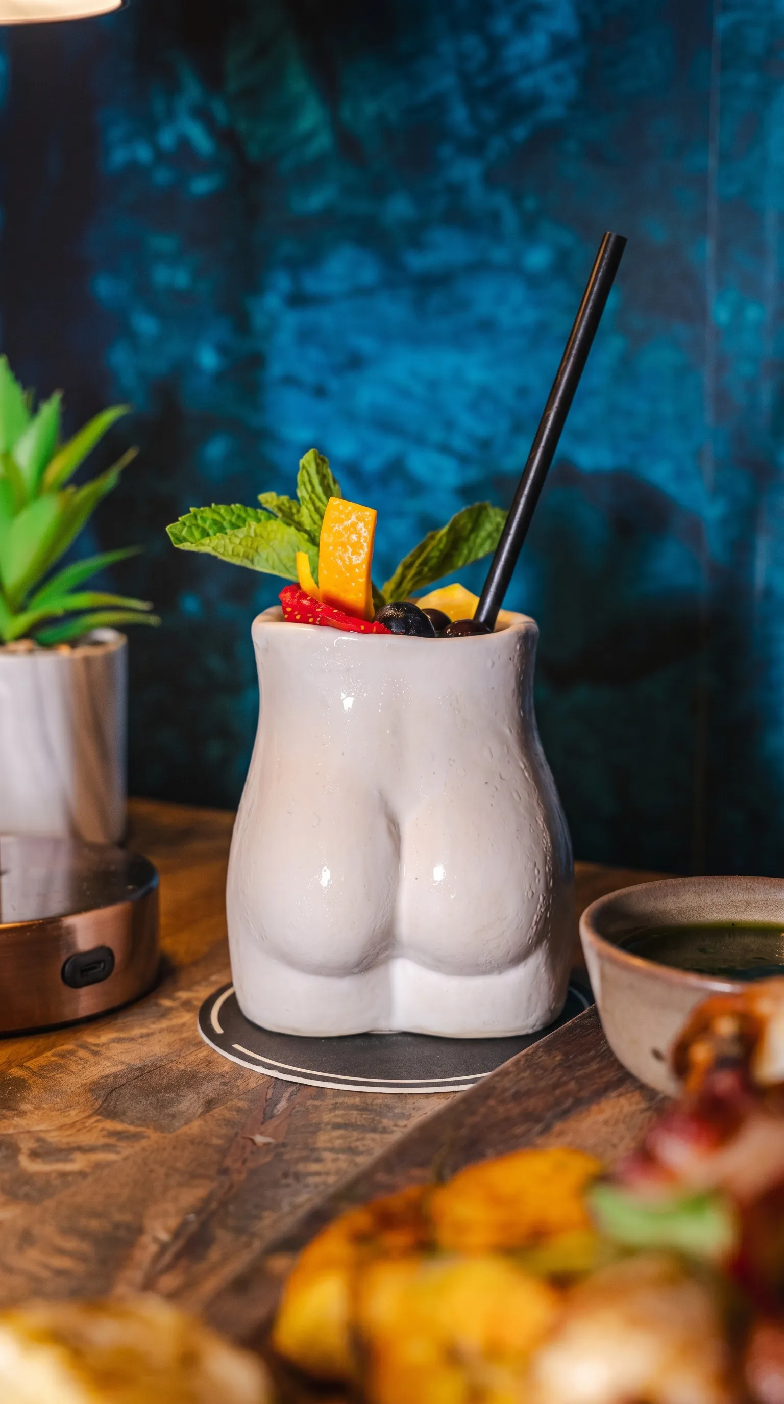 Signature kinetic cocktail at 91 Mar y Tierra