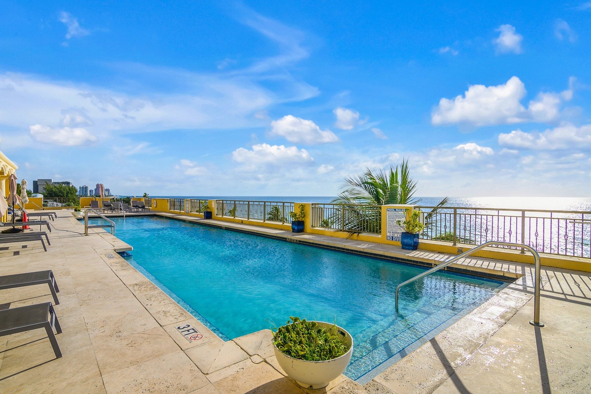 Atlantic Hotel Poolside