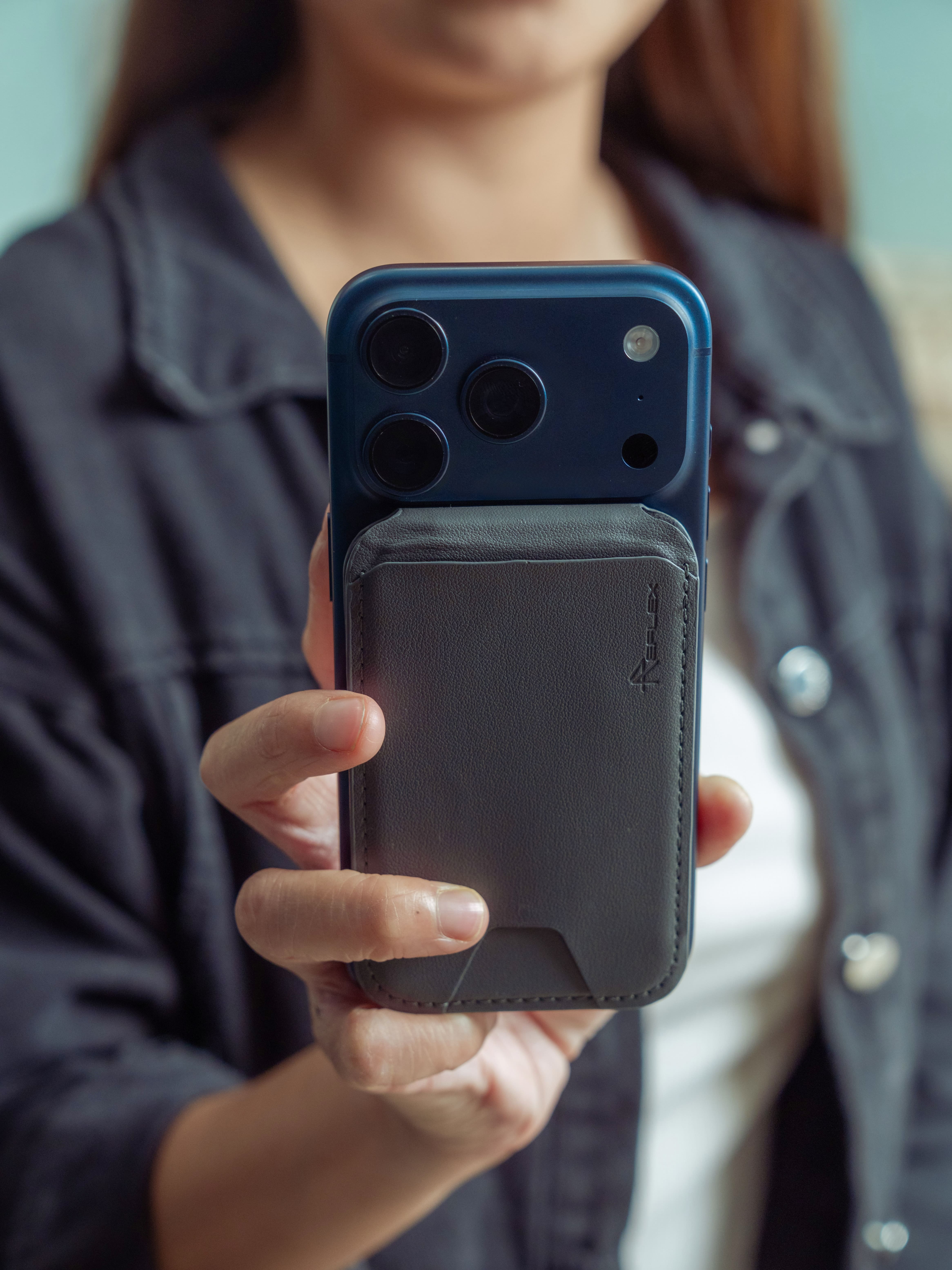 REFLEX MagShift attached to phone